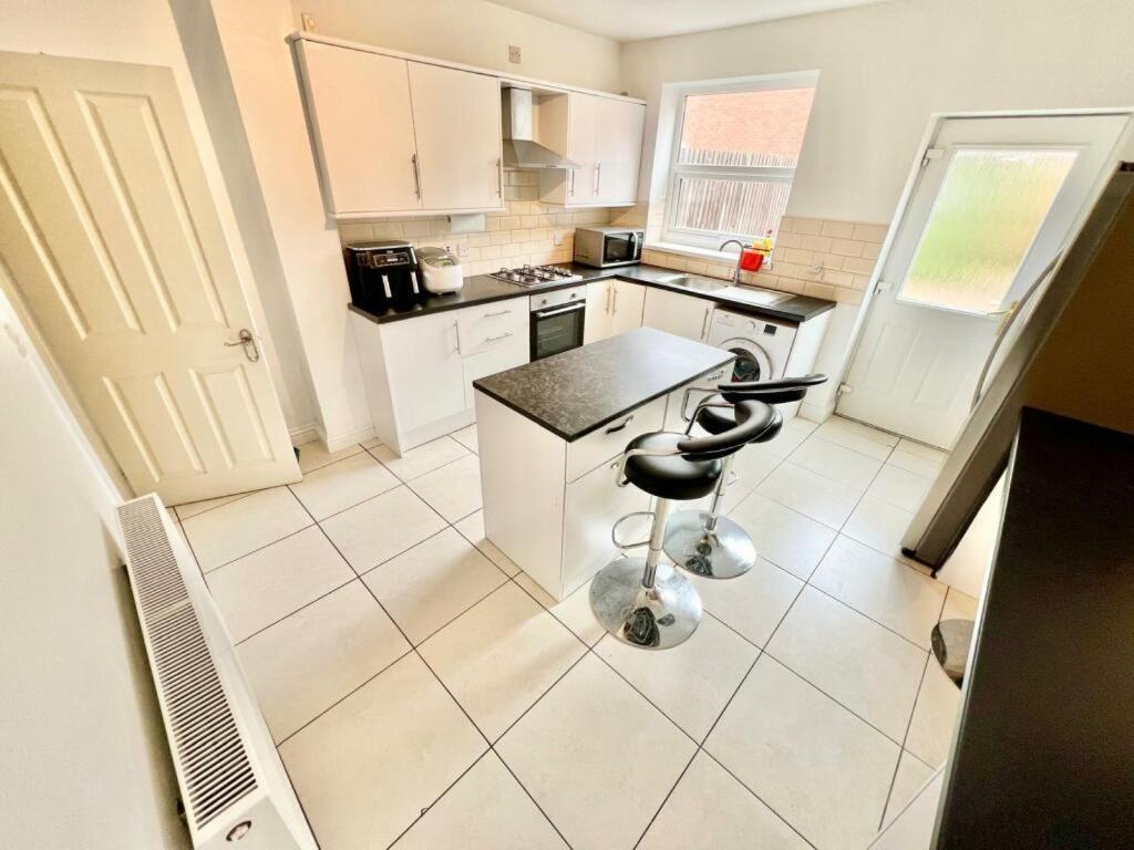 Lovely Spacious Room Near Train Station And University Dallington  Exterior photo