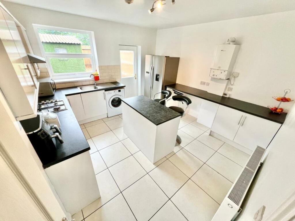 Lovely Spacious Room Near Train Station And University Dallington  Exterior photo
