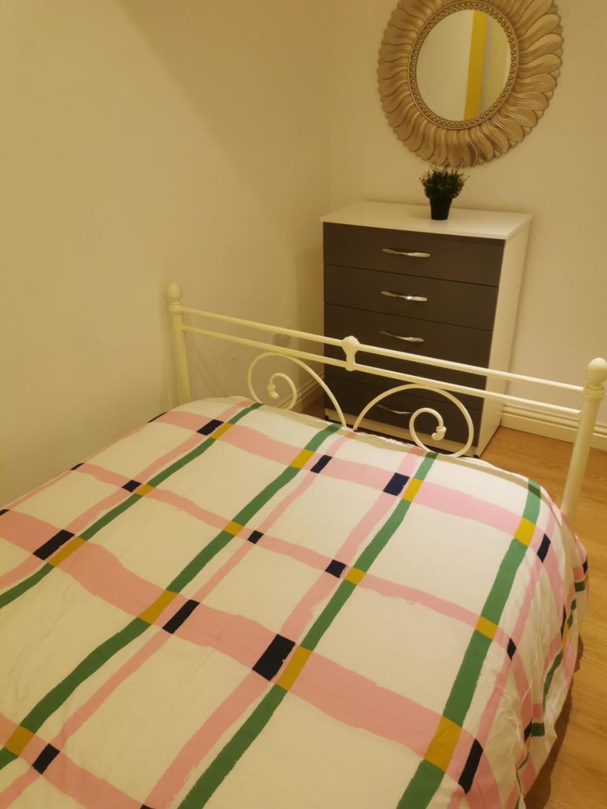 Lovely Spacious Room Near Train Station And University Dallington  Exterior photo